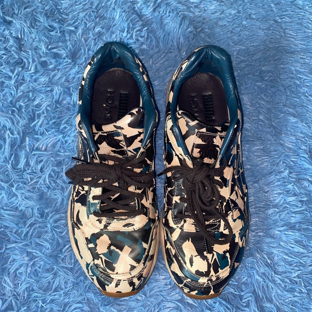 BWGH PUMA SNEAKERS